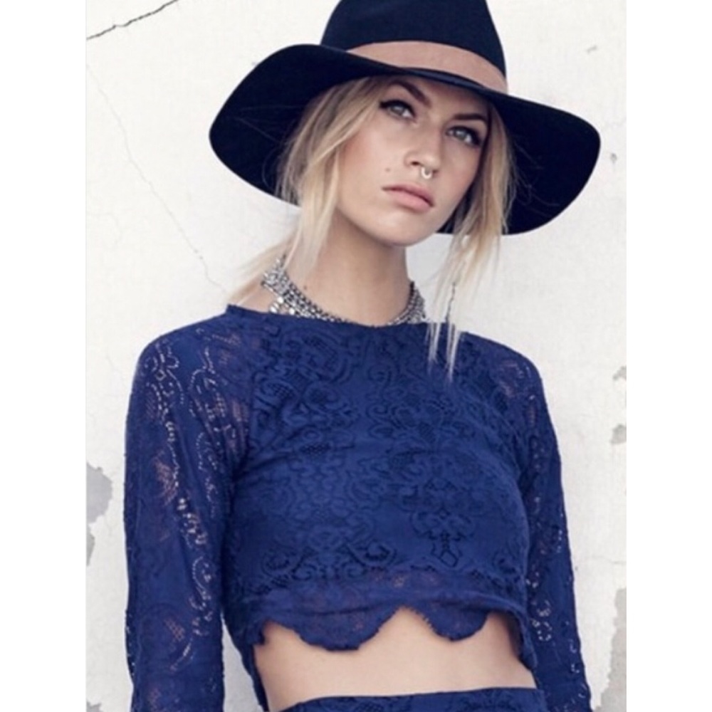 For love and lemons blue lace long sleeve crop top